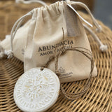 MEDALLÓN ABUNDANCIA, ALEGRIA Y AMOR / BLANCO