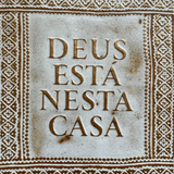 DETENTE DEUS ESTÁ NESTA CASA / BLANCO + ORO