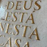 DETENTE DEUS ESTÁ NESTA CASA / BLANCO + ORO